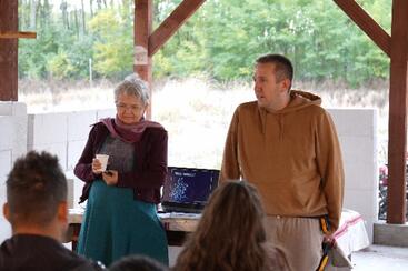 Pécsi Rita előadása a Kékmadár Közösségi Térben (2025)